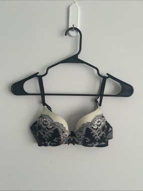 Victoria's Secret Very Sexy Plunge Push-Up Bra Black And Cream 32B